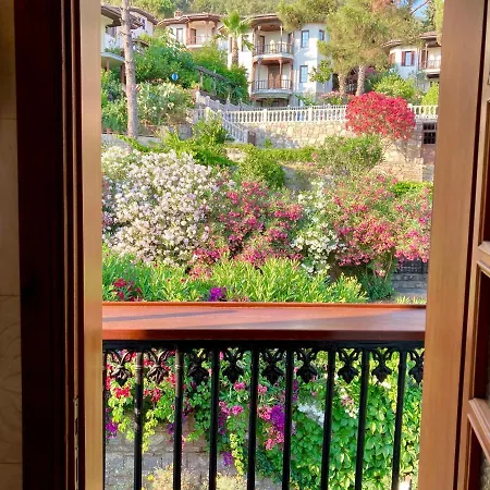 Castello Boutique Hotel 3*